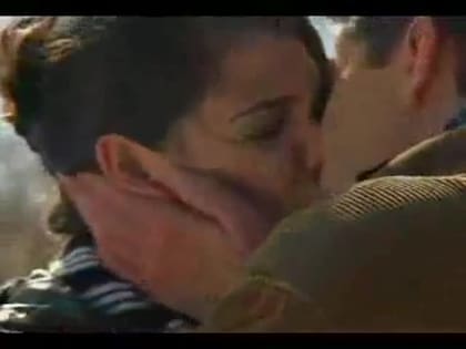 El esperado beso de Joshua Jackson con Katie Holmes en la serie Dawson´s Creek