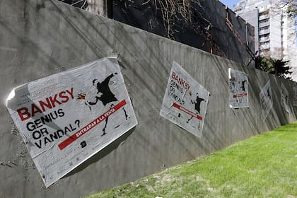 El espíritu rebelde de Banksy, en las calles de Buenos Aires