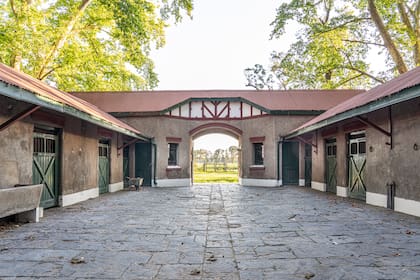 El espléndido edificio de la Cabaña pertenece a Cynthia Perkins Peers, eximia amazona y campeona argentina de salto.