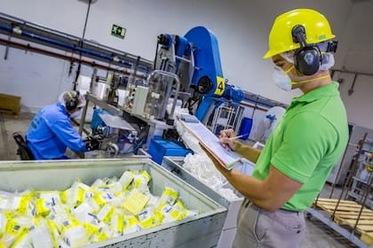 El esquema incluye un financiamiento inicial de hasta US$300.000 destinado a cubrir salarios adeudados, servicios esenciales y la puesta en marcha de las plantas, que se encontraban sin actividad