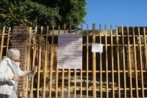 Una nena que tenía lo cordones desatados murió tras tropezar y golpearse la cabeza en el patio de su escuela