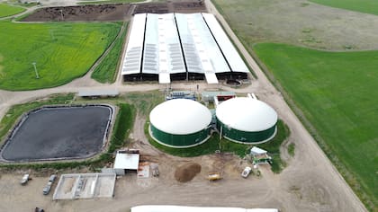 El establecimiento se encuentra sobre la sobre ruta provincial 85, en el partido bonaerense de Coronel Suárez