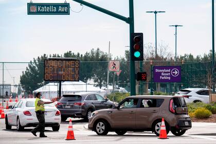 El estacionamiento de Disneyland, ahora solo apto para quienes desean vacunarse