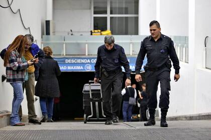 El estacionamiento donde encontraron el vehículo desde donde se cometió el crimen