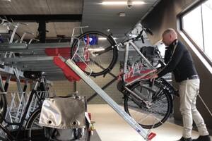 Holanda, con más bicicletas que habitantes, ya no tiene dónde estacionarlas