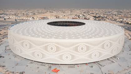 El estadio Al Thumama, con forma de un sombrero típico.
