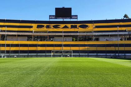 El estadio Campeón del Siglo de Peñarol, Uruguay, se inauguró con un amistoso entre el local y River