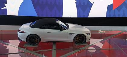 El estadio cuenta con un concesionaria de la marca que lleva su nombre