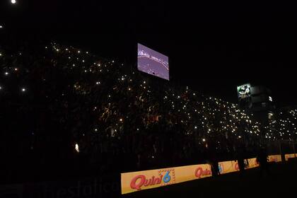 El estadio de Banfield, a oscuras.