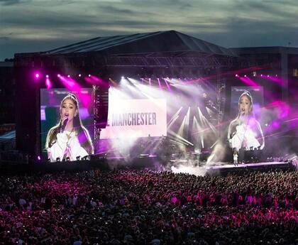 El estadio de Manchester, colmado durante la presentación de Ariana Grande