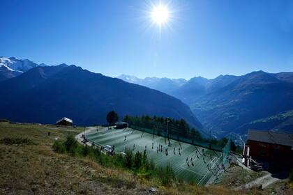 El estadio del club FC Gspon con un espectacular paisaje suizo. Crédito: Facebook