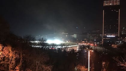 El estadio fotografiado después de que ocurrió la explosión