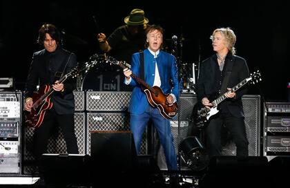 El estadio Kempes vibró con el primer concierto de McCartney en el país ; mañana y el jueves, en La Plata