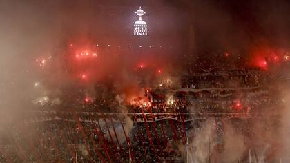 El Estadio Monumental en una noche de Copa