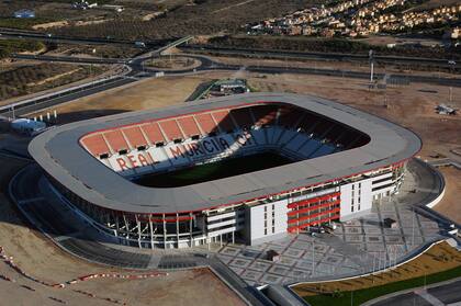 El estadio Nueva Condomina fue inaugurado con un partido entre España y la selección argentina, que finalizó con empate por 1-1