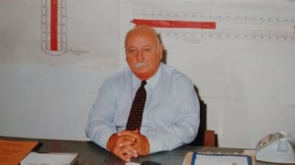 El estadístico matemático Gerardo Agustín Sylvester en su oficina de trabajo. (Gentileza  de Mariana Sylvester).