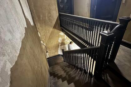 El estado actual de las escaleras que fueron transitadas por grandes escritores en el siglo pasado