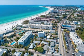 Cómo es el proyecto de ley contra los “okupas” de propiedades en EE.UU.