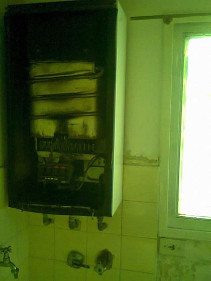 El estado del calefón del 3ro C, el departamento de Adrián, en los días previos al accidente