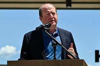 Jared Polis apunta contra Trump y los recortes a Medicaid en Colorado