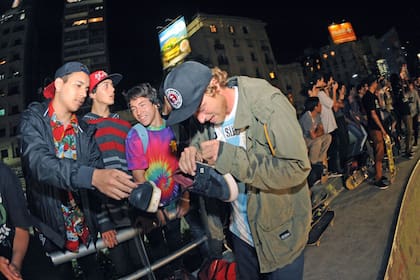 El estadounidense, un imán para los chicos que vieron la exhibición