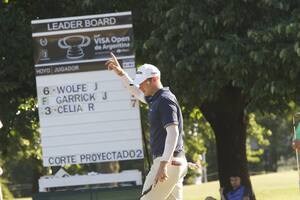 Cambió el básquetbol por el golf y dio un salto: lidera el Abierto en San Isidro