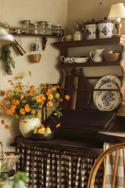 El estampado cuadriculado es un gran hilo conductor a lo largo de los ambientes.