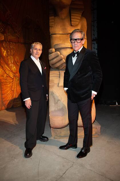 El estilista y productor de moda Jorge León y el diseñador Adrián Brown.