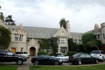 El estilo exterior de la mansión Playboy, calificado como gótico Tudor, no será modificado con las reformas que le hará al lugar Daren Metropoulos, su nuevo dueño