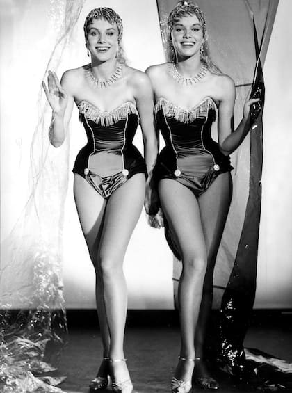 El estrellato para las gemelas Kessler llegó en la década de los 60 después de pequeñas participaciones; su fama llegó a ser mundial