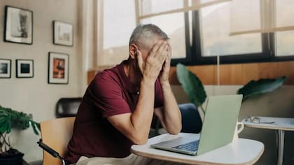 El estrés nos hace estar en alerta, por lo que, en dicho estado, se nos dificulta escuchar a otros