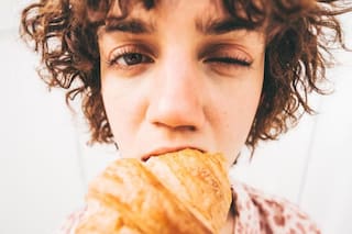 ¿Comés por estrés? No estás solo y acá te explicamos por qué lo hacemos