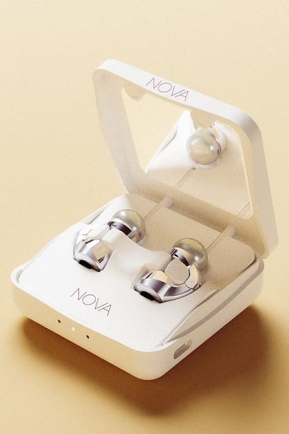 El estuche de carga de los auriculares inalámbricos Nova H1