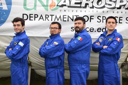 El estudiante mendocino de Mecatrónica Marcos Bruno, en Dakota, Estados Unidos, listo para comenzar la misión junto con sus compañeros de otros países.