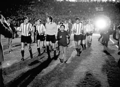 El Estudiantes de Osvaldo Zubeldía, Juan Ramón Verón y Carlos Bilardo marcó una época del fútbol en la Argentino, América y el mundo.