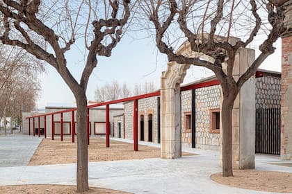 El estudio de arquitectura reutilizó gran parte de la estructura original para recuperar su esencia constructiva y descubrir la memoria del lugar.