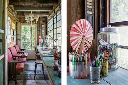 El estudio de Paquita es un lugar íntimo y retirado donde puede escribir, pensar y trabajar. Como es muy angosto, colocó unas butacas de cine contra la pared para recibir gente.