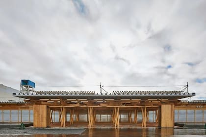 El estudio de Tokio Nikken Sekkei ha diseñado un edificio comunal de madera en la villa de atletas 