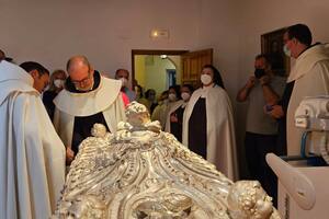 El estudio del Sepulcro de Santa Teresa en Alba de Tormes apunta que el cuerpo mantiene el aspecto de 1914