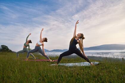 El estudio incluyó la práctica de yoga, entre otras disciplinas deportivas