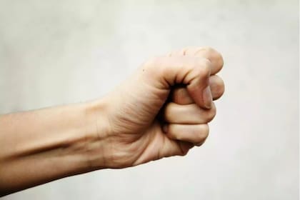 El estudio reveló que apretar el puño derecho puede mejorar la formación de memorias