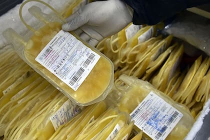 El éxito del plasma de convaleciente fue relativizado, pero aún se utiliza