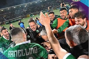 El eufórico festejo de Avellino del último fin de semana, después del ascenso a la Serie B del fútbol italiano