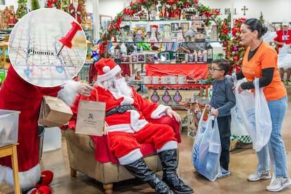 El evento de The Salvation Army ofrecerá una cena navideña gratuita el 25 de diciembre en el Phoenix Convention Center, con servicios adicionales como cortes de cabello y fotos con Santa