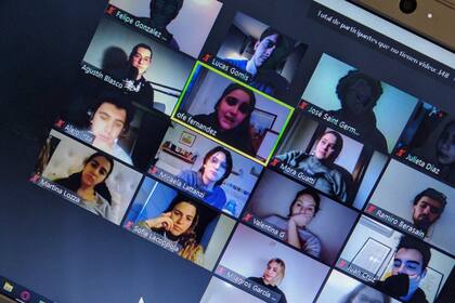 El evento, que fue transmitido por Zoom, fue finalizado luego del exabrupto y la casa de estudios pidió disculpas