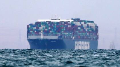 El Ever Given está en la zona del Gran Lago Amargo mientras se inspecciona