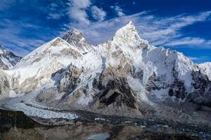 Por el cambio climático, Nepal decidió cambiar de sitio el campamento base del Everest