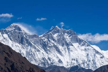 El Everest, la mayor cumbre del mundo en la superficie, es cuatro veces más pequeña que alguna de las montañas interiores descubiertas