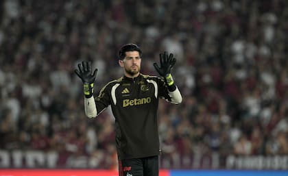 El ex-Boca Agustín Rossi es el arquero argentino que brilla en Flamengo