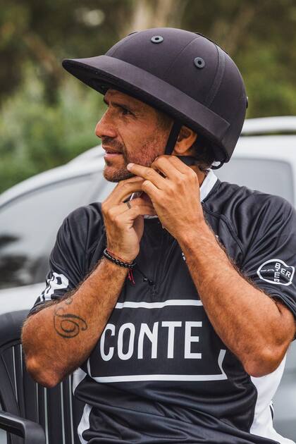 O ex-capitão do River estava com as cores de Conte, time que dividia com Tomas Gomes Naar, Alfredo Boden e Pachu Donnelly.